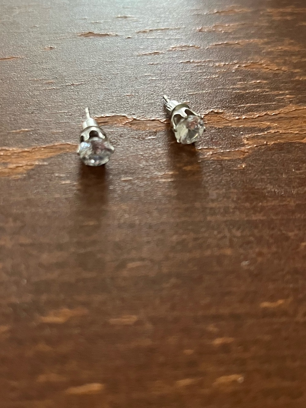 Small Stud Earrings 🤍
